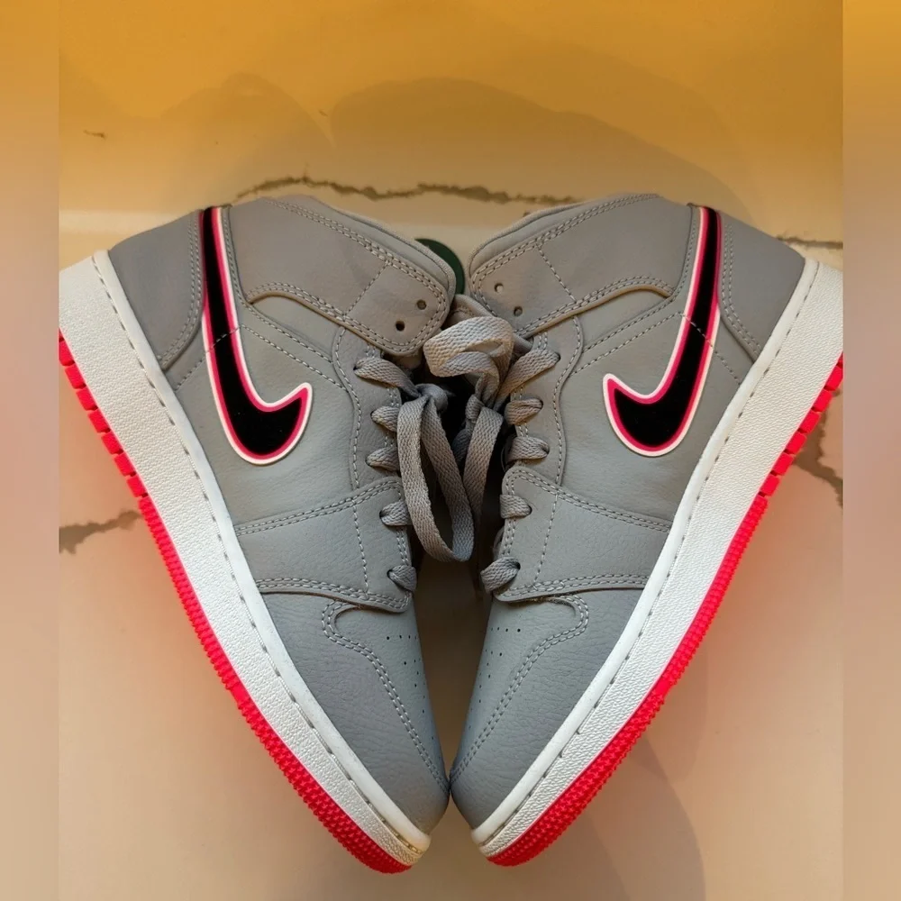 Air Jordan 1 Mid Wolf Grey Racer Pink Black (GS) - 5Y (Womans 6.5)